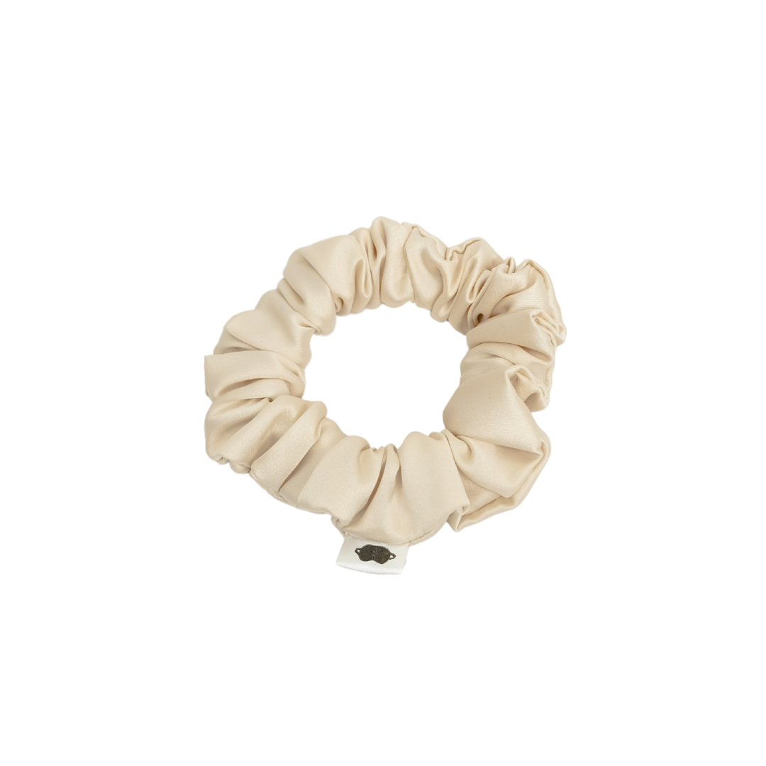 Petite Scrunchie in Pearl